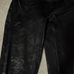 Black camo XL spanx leggings
